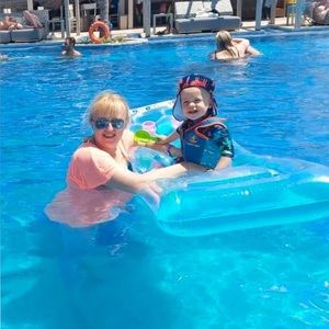 Meet your Posher, Whitney